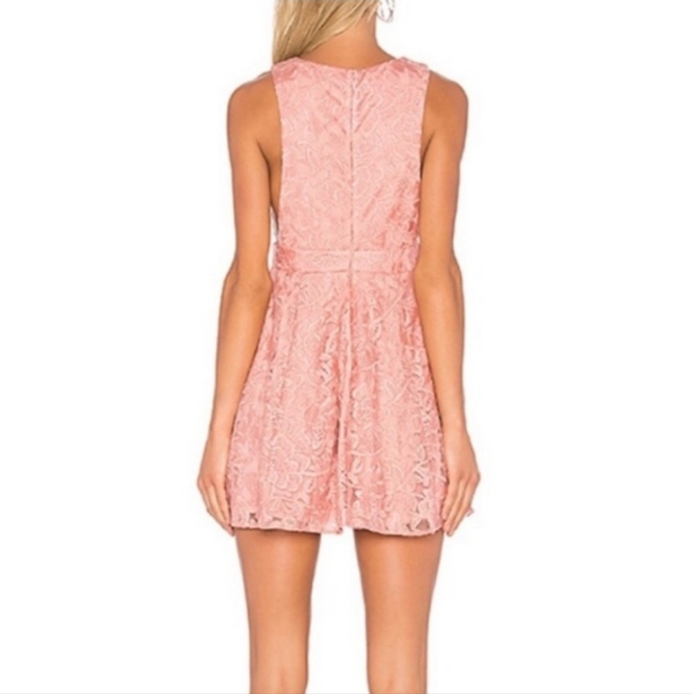 NBD Revolve Faith Pastel Blush Pink Floral Lace Plunge Mini Dress - M Medium NWT - Picture 2 of 5